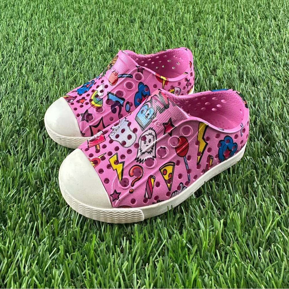 NATIVE Jefferson Toddler Girls Waterproof Slip On Shoe C4 Pink Allover Prints